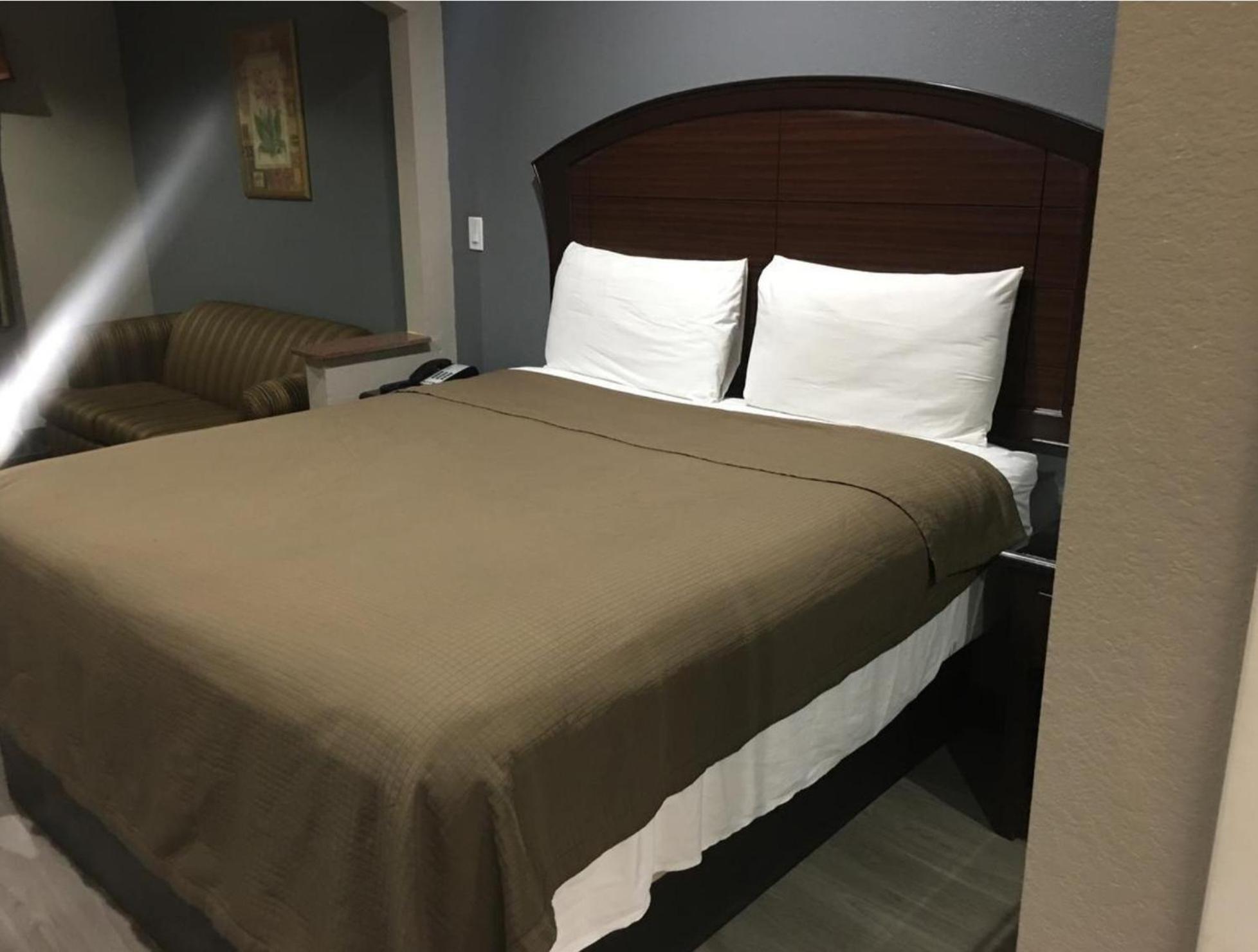 Regency Suites Iah Beltway 8 Houston Exterior photo
