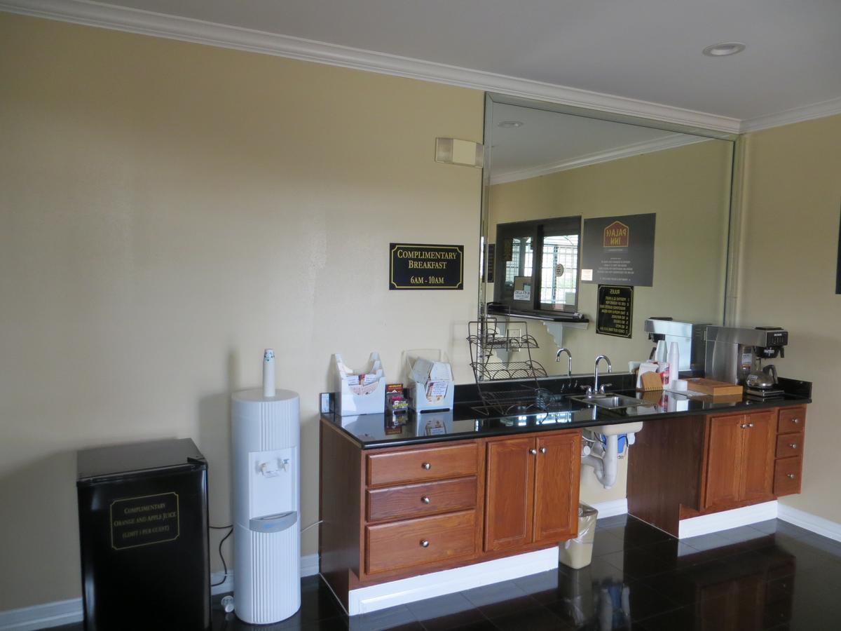 Regency Suites Iah Beltway 8 Houston Exterior photo
