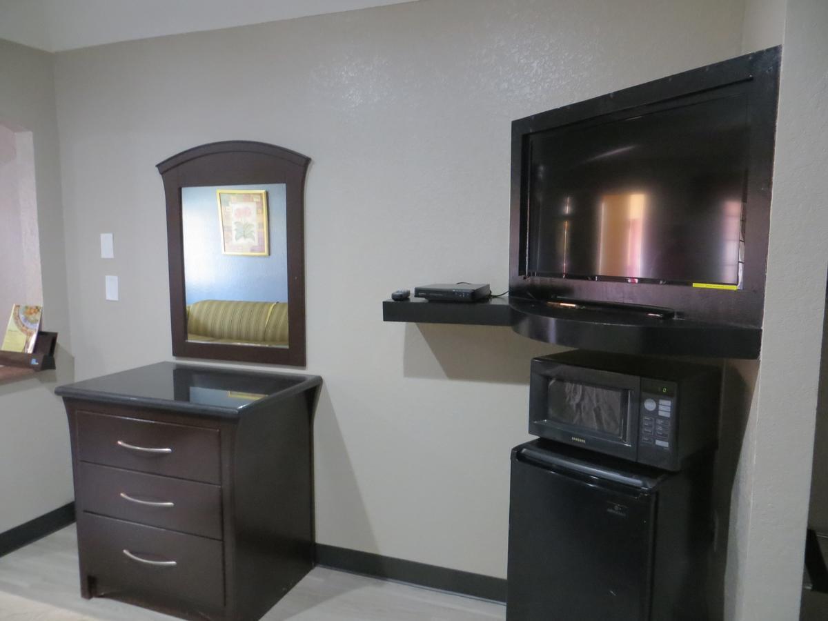 Regency Suites Iah Beltway 8 Houston Exterior photo