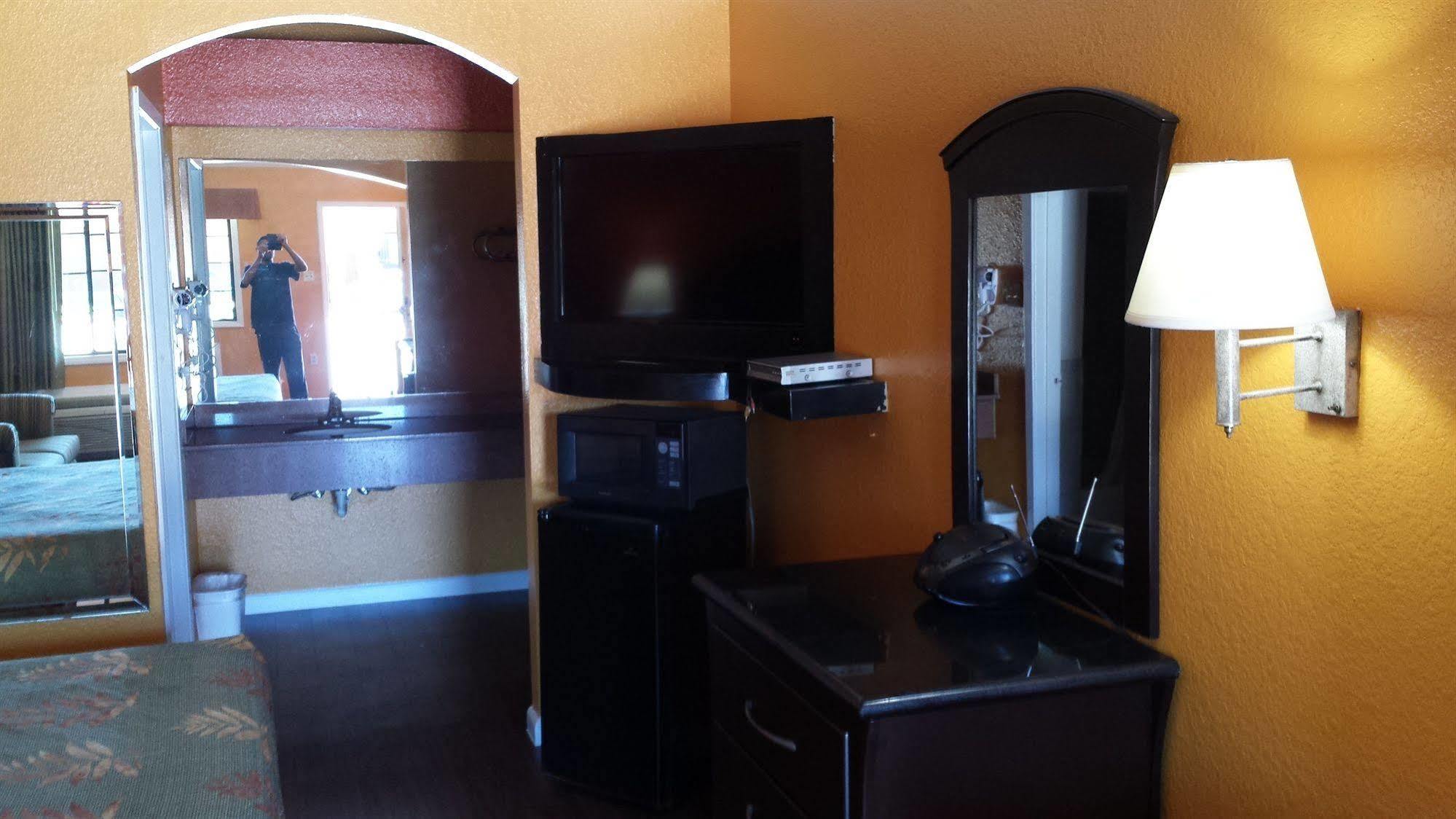 Regency Suites Iah Beltway 8 Houston Exterior photo